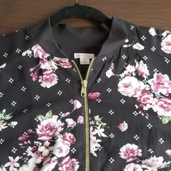 *sold* Lightweight floral bomber jacket - Picture 2 of 4